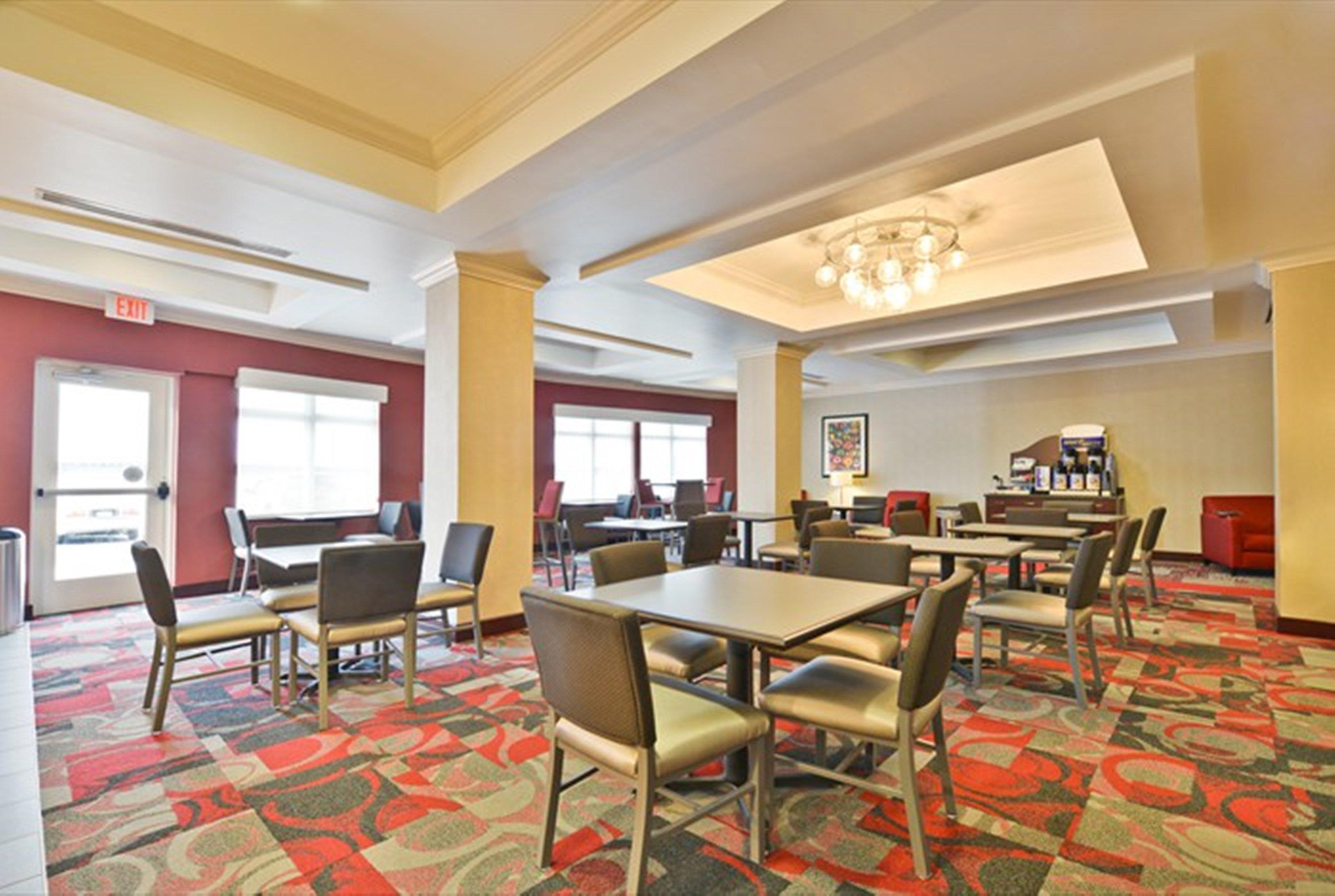 Holiday Inn Express & Suites Utica By Ihg Exteriér fotografie
