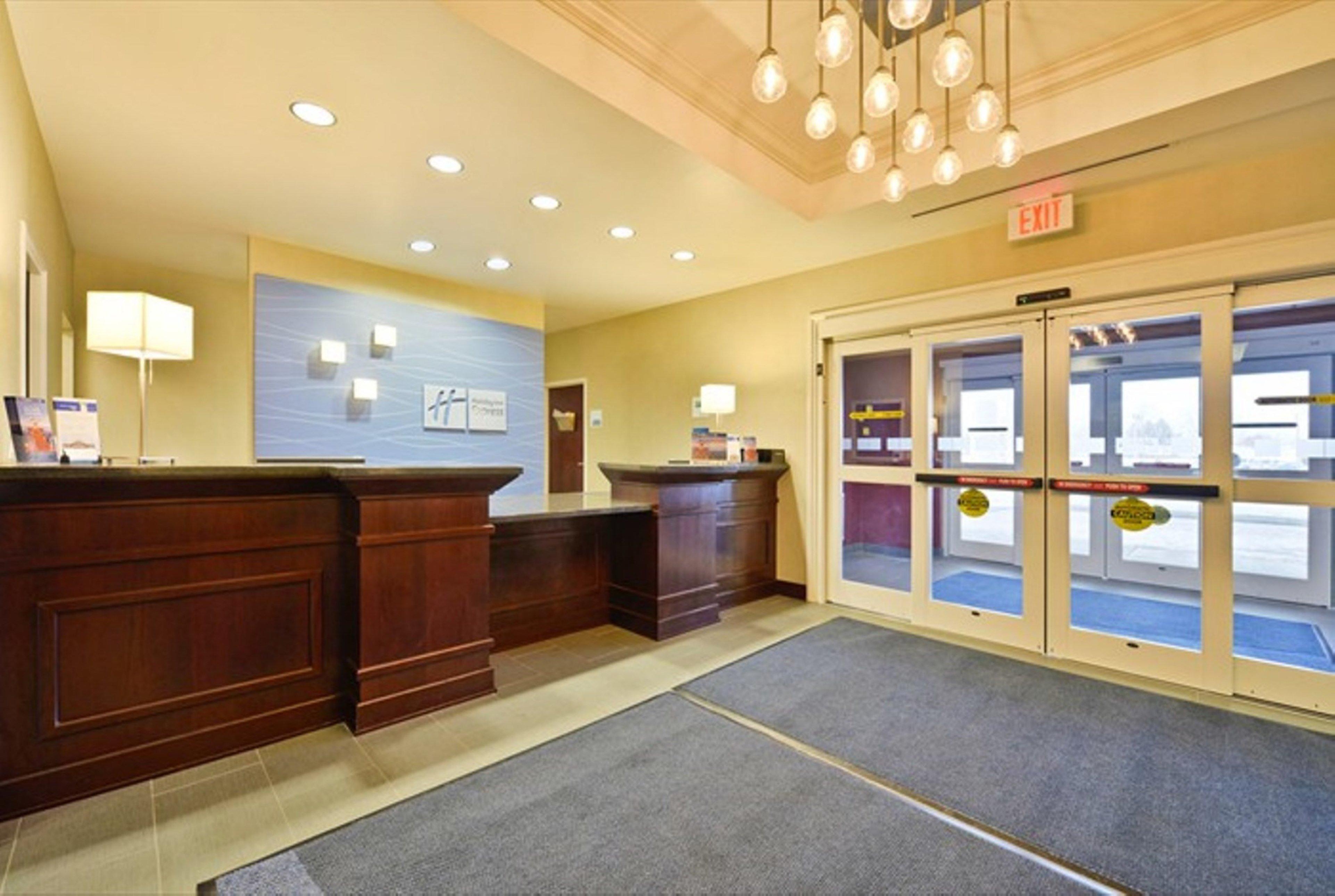 Holiday Inn Express & Suites Utica By Ihg Exteriér fotografie