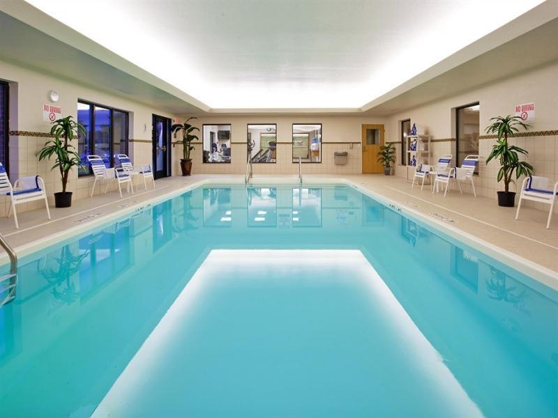 Holiday Inn Express & Suites Utica By Ihg Exteriér fotografie
