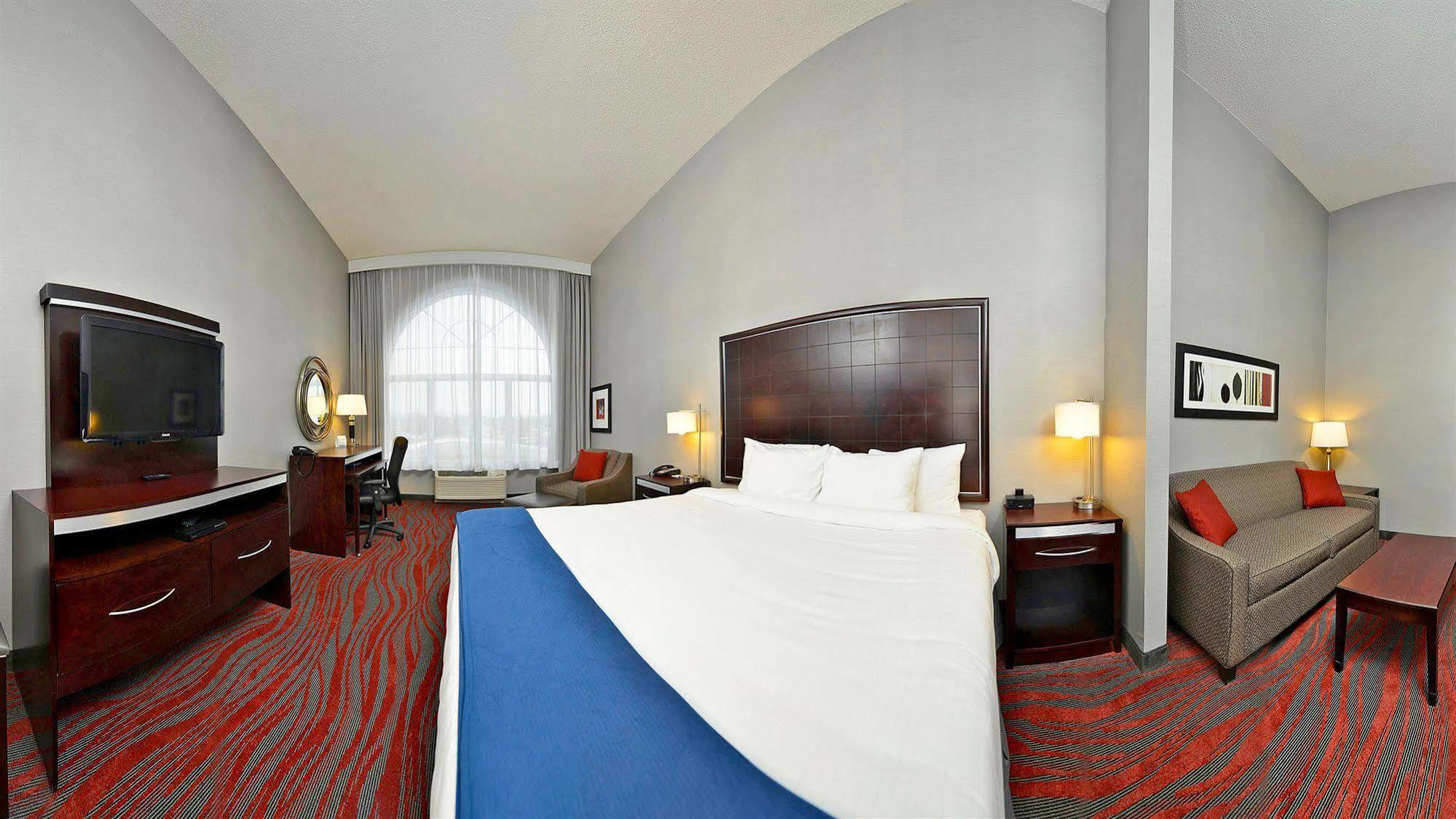 Holiday Inn Express & Suites Utica By Ihg Exteriér fotografie